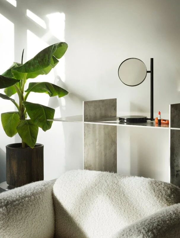 Normann Copenhagen Pose Table Mirror, Black 4 Normann Copenhagen Pose Table Mirror, Black - Image 4