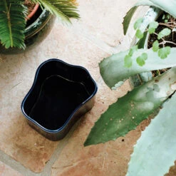 Artek Riihitie Plant Pot B, Small, Blue Gloss -Hay Outlet Store 402Artek iso FV