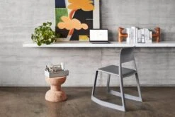 Vitra Girard Bird -Hay Outlet Store 4778038 Tip Ton RE Cork Stool Girard Bird Toolbox master