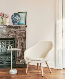 HAY Bowler Side Table, Cream White -Hay Outlet Store AAL 82 Lounge matt lacquered oak Olavi by HAY 01 Bowler cream white Colour Vase