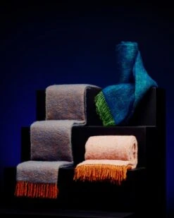 Lapuan Kankurit Revontuli Mohair Blanket, Rust - Denim Blue -Hay Outlet Store FDS Blackfriday final 1080x1350 015