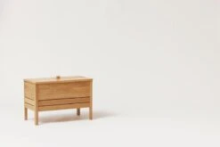 Form & Refine A Line Storage Bench, 68 Cm, Oak -Hay Outlet Store FR A Line Storage bench 68 oak perspective