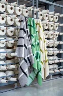 Røros Tweed Knut Throw, 135 X 200 Cm, Lime -Hay Outlet Store KNUT 5451 5452 5455