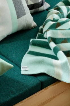 Røros Tweed Kvam Throw, 135 X 200 Cm, Green -Hay Outlet Store KVAM 5213 Green 02