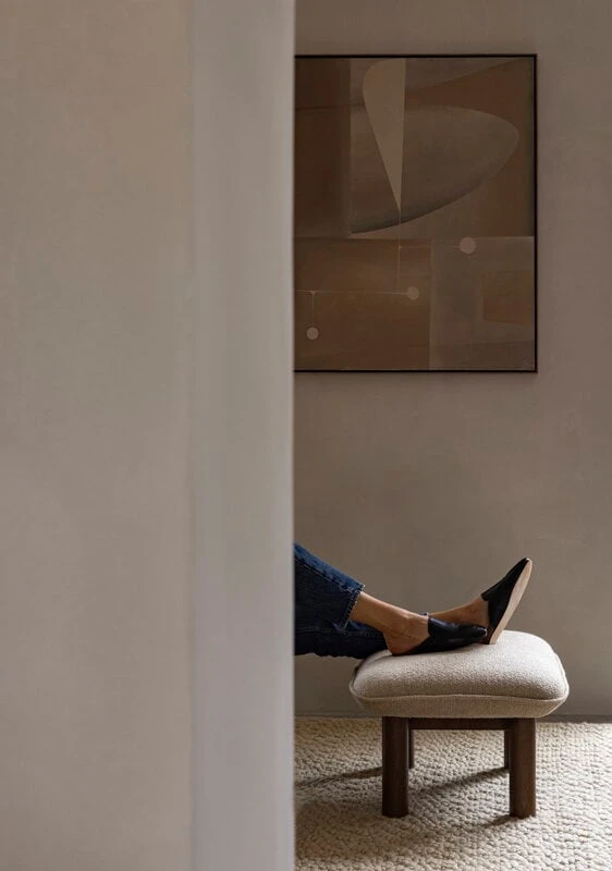 MENU Brasilia Ottoman, Walnut - Bouclé 02 4 MENU Brasilia Ottoman, Walnut - Bouclé 02 - Image 4