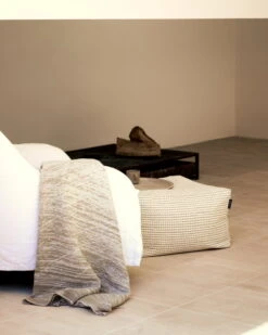 Marimekko Kuiskaus Blanket, Grey - Off White -Hay Outlet Store Marimekko 223 224 22 0002