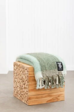 Metsovaara Helmiäinen Mohair Throw -Hay Outlet Store Metsovaara Helmiinen Styled
