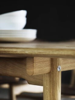 Carl Hansen & Søn CH327 Dining Table, Oiled Oak -Hay Outlet Store Ordrupgaard CH327 detail