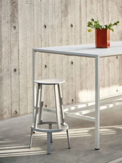 HAY Revolver Bar Stool, 76 Cm, Grey -Hay Outlet Store Revolver Bar Stool high sky grey New Order High Table HT 8K plug and play cable management light grey Arcs Vase red
