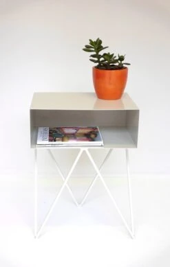 &New Robot Side Table, White -Hay Outlet Store Robot side table situ white 2