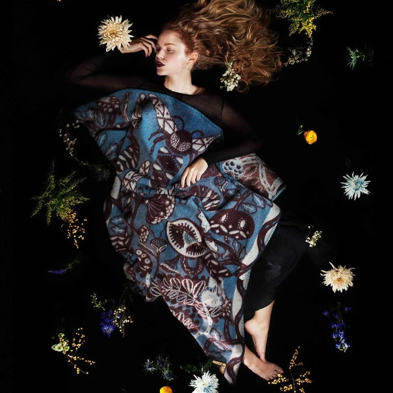 Klaus Haapaniemi & Co. Bees Blanket, Blue 3 Klaus Haapaniemi & Co. Bees Blanket, Blue - Image 3