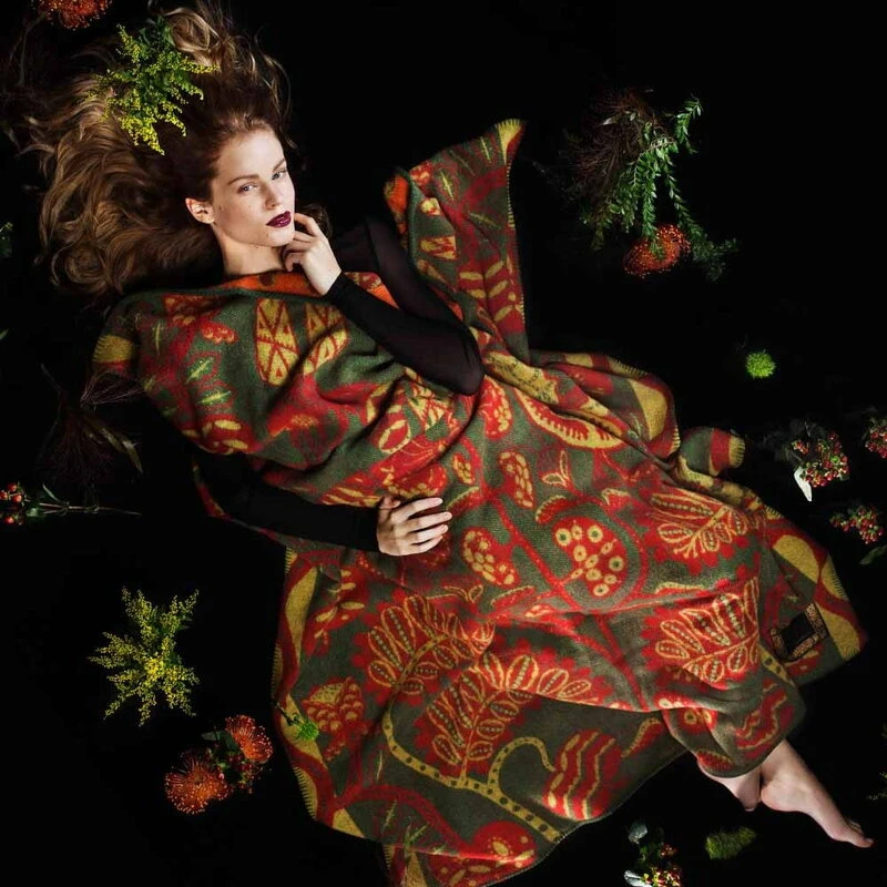 Klaus Haapaniemi & Co. Bees Blanket, Green 5 Klaus Haapaniemi & Co. Bees Blanket, Green - Image 5