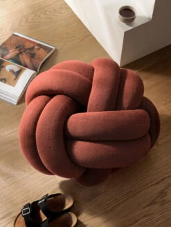 Design House Stockholm Knot Cushion, M, Ochre -Hay Outlet Store image2 2759 4400 KnotMediumOchre Lifestyle