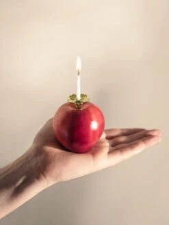 Design House Stockholm Me To You Candle Holder, Brass -Hay Outlet Store image4 2751 8800 MeToYou1pGold Lifestyle