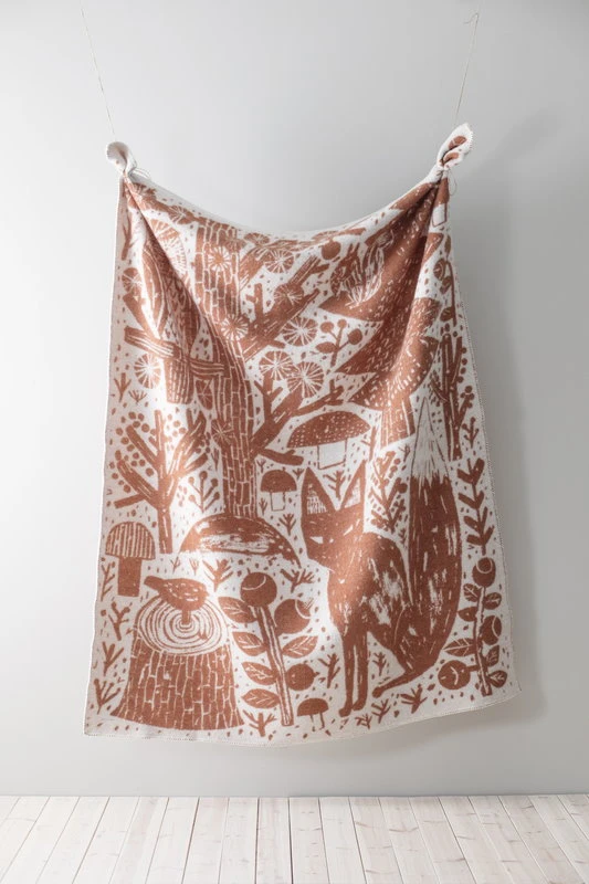 Lapuan Kankurit Metsikkö Blanket, Cinnamon - White 2 Lapuan Kankurit Metsikkö Blanket, Cinnamon - White - Image 2